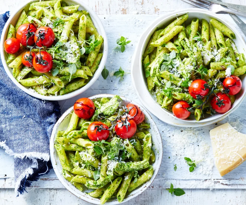 hl1000b32f cover option chicken pesto pasta 02 scaled